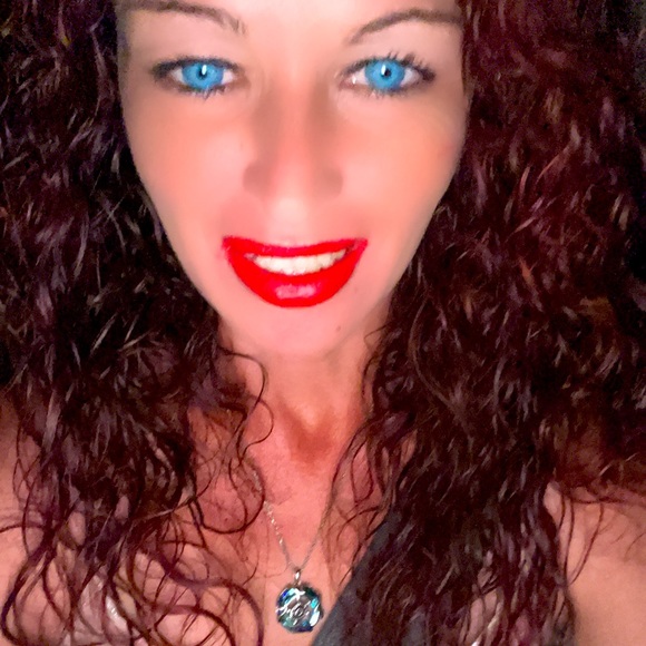 Meet your Posher, Rebecca - Picture 1 of 2